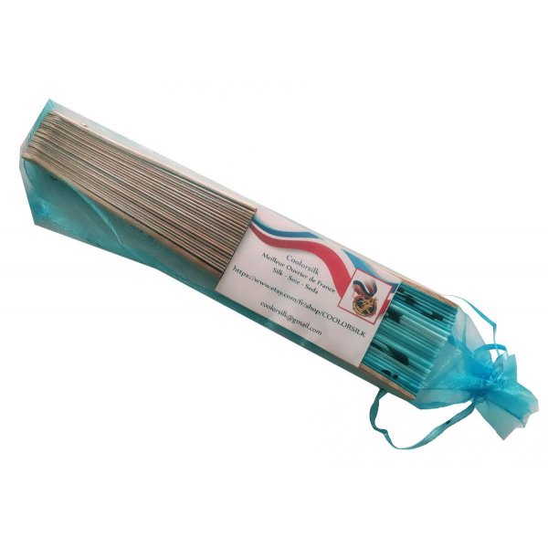 Een prachtige handgetekende en handgeschilderde zijden waaier voor de perfecte "Grote Dag".