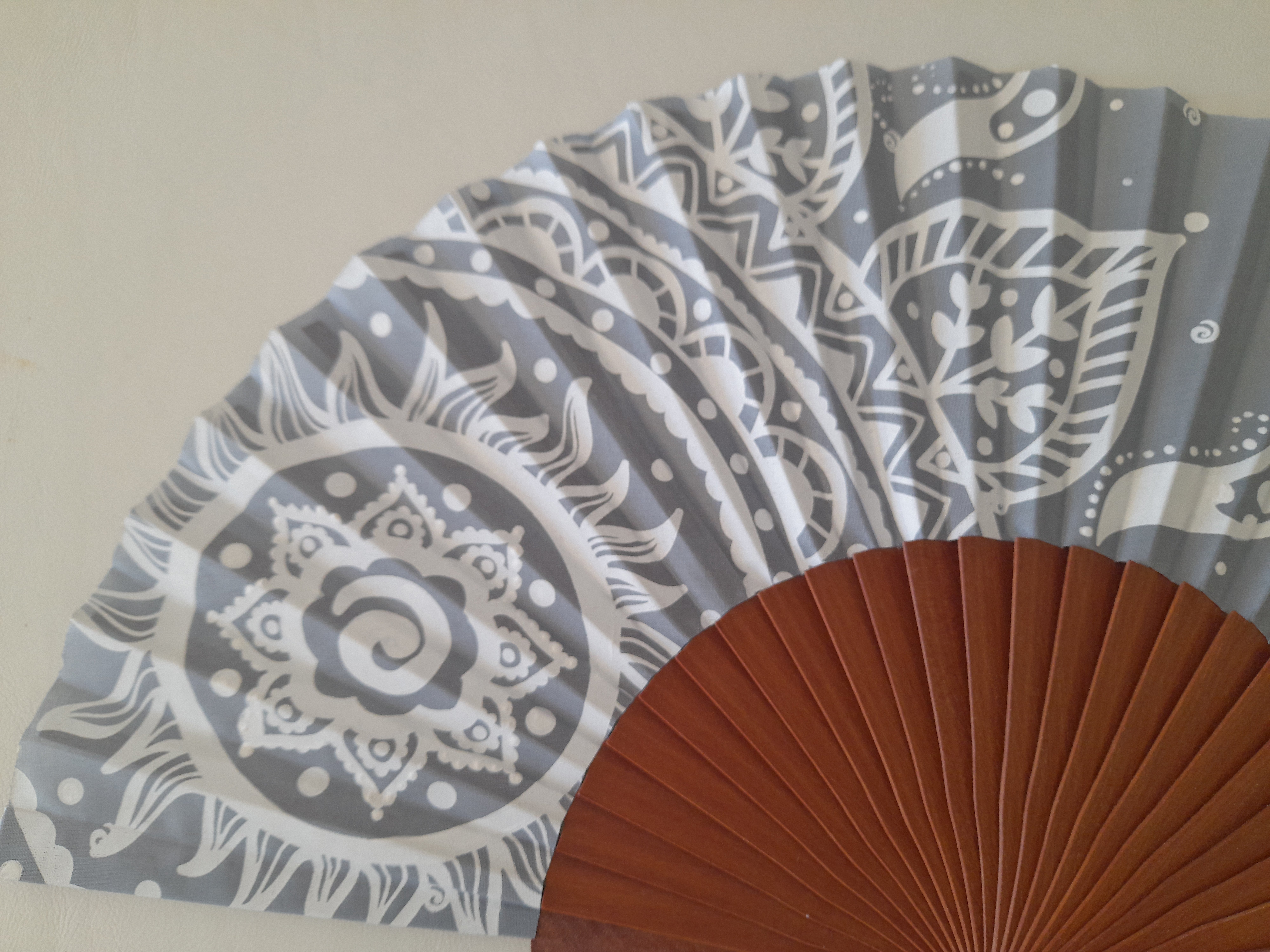 Eventail en coton peint &aacute; la main " Bora Bora"