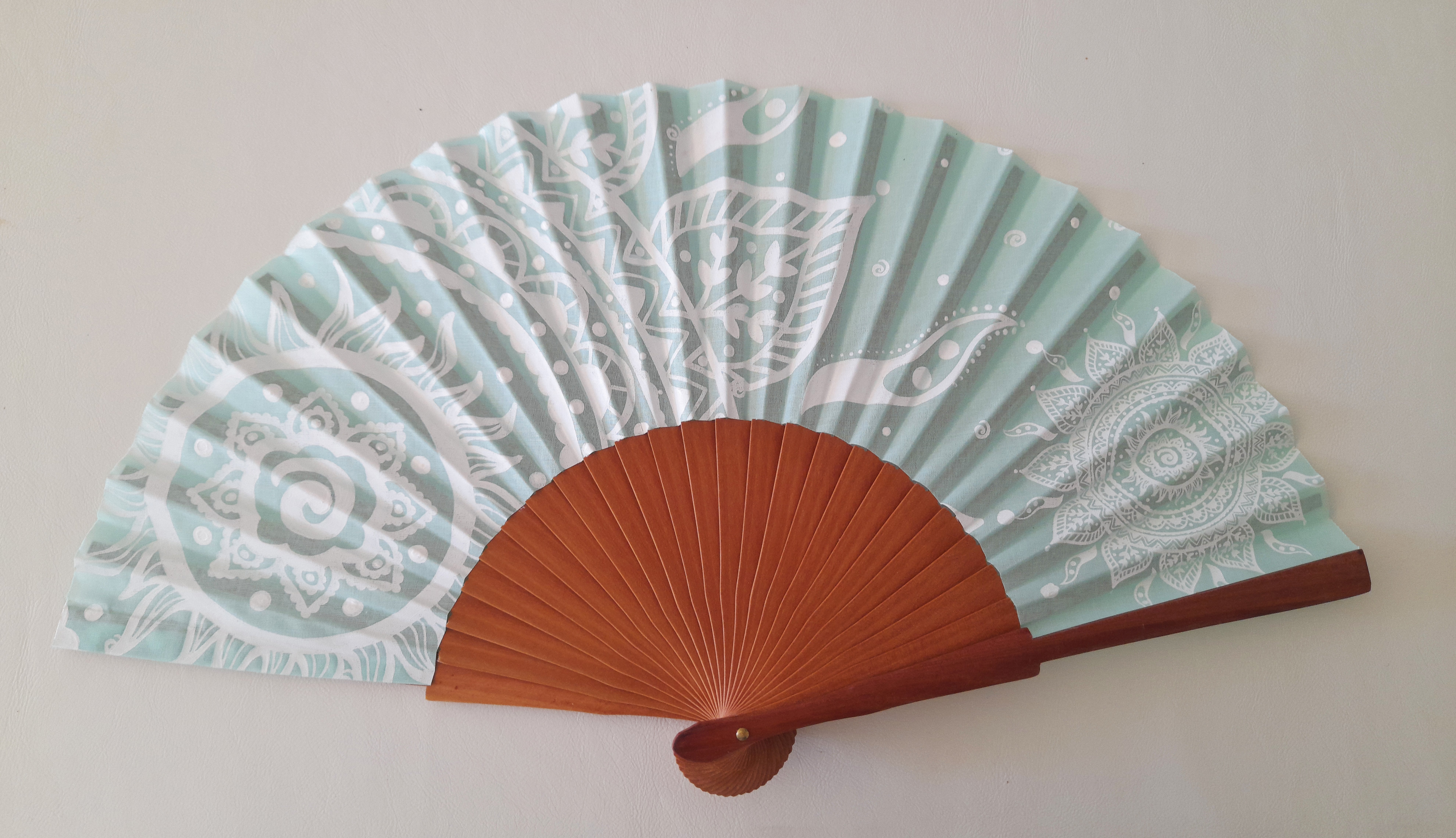 Eventail en coton peint &aacute; la main " Moorea"