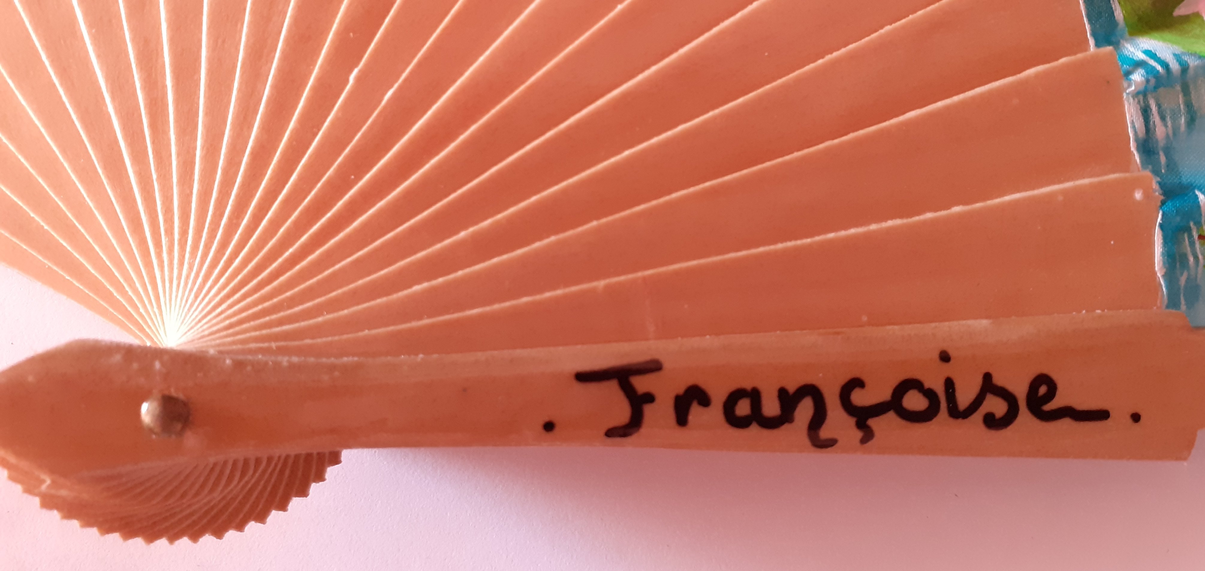 Handgetekende en geschilderde satijnen waaier "Piano Pianissimo".