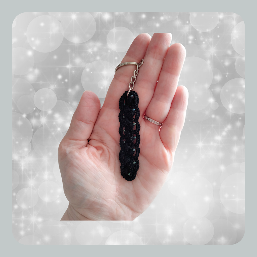 Sleutelhanger met zwarte band