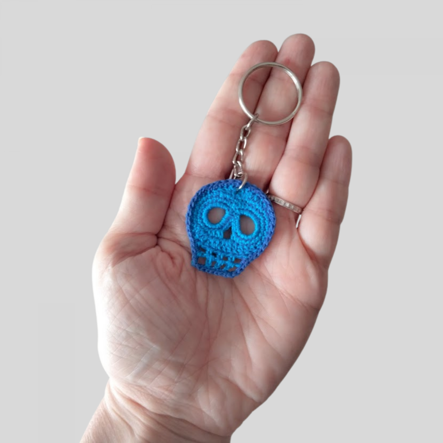 Sleutelhanger "Skull and Crossbones" Electric Blue