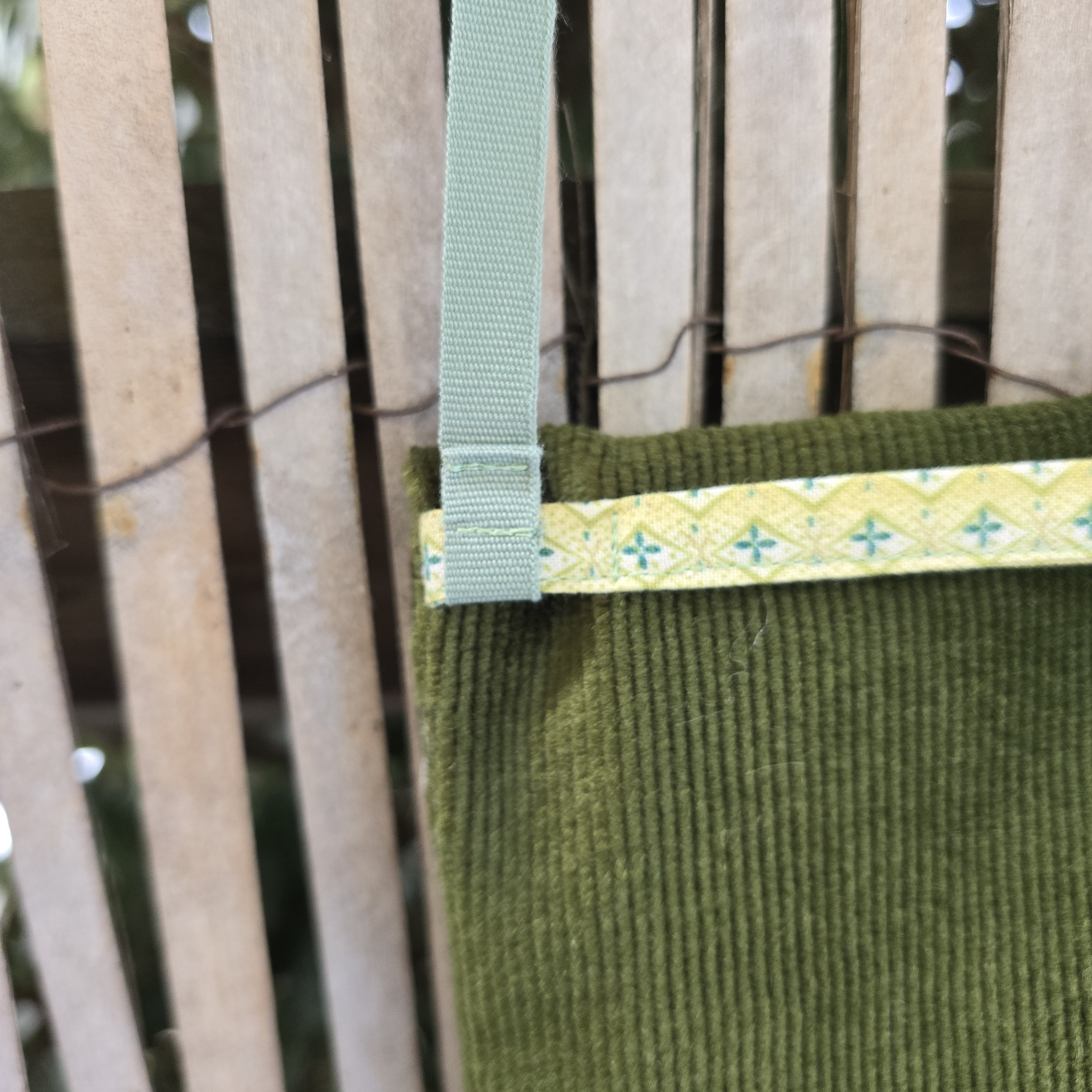 Pochette en tissu pour t&eacute;l&eacute;phone, avec bandouli&egrave;re