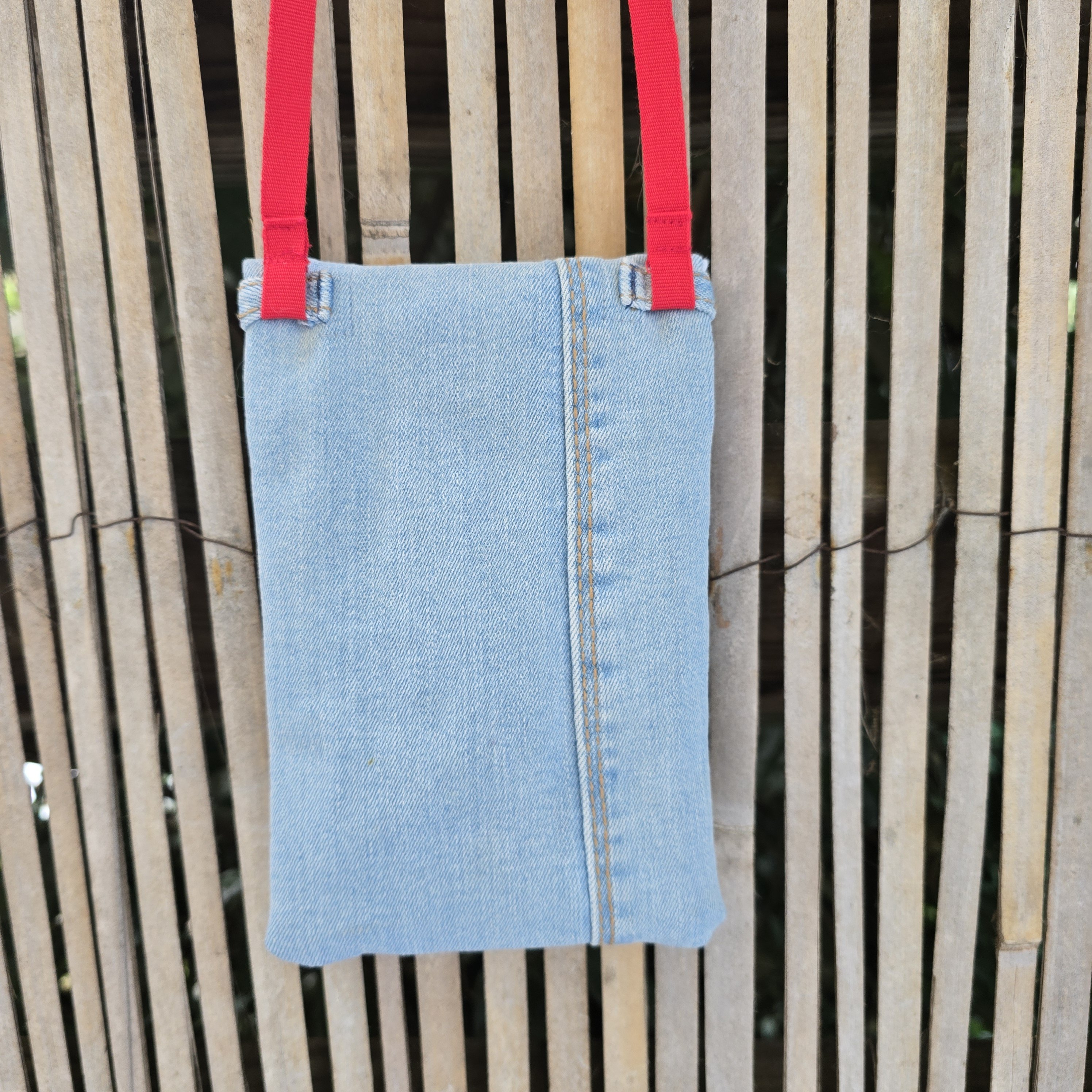 Pochette en tissu pour t&eacute;l&eacute;phone, avec bandouli&egrave;re