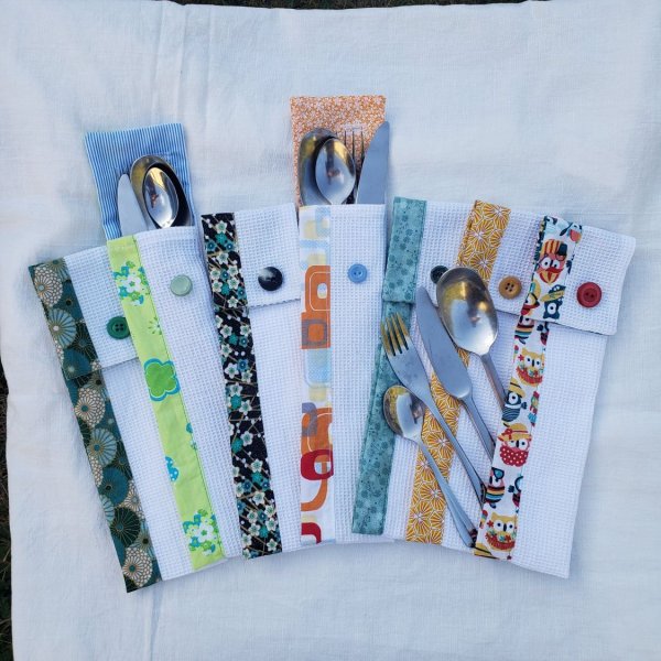 pochette &agrave; couverts en tissu