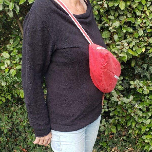 Sac banane r&eacute;invent&eacute;, design unique, en tissu velours fines c&ocirc;tes