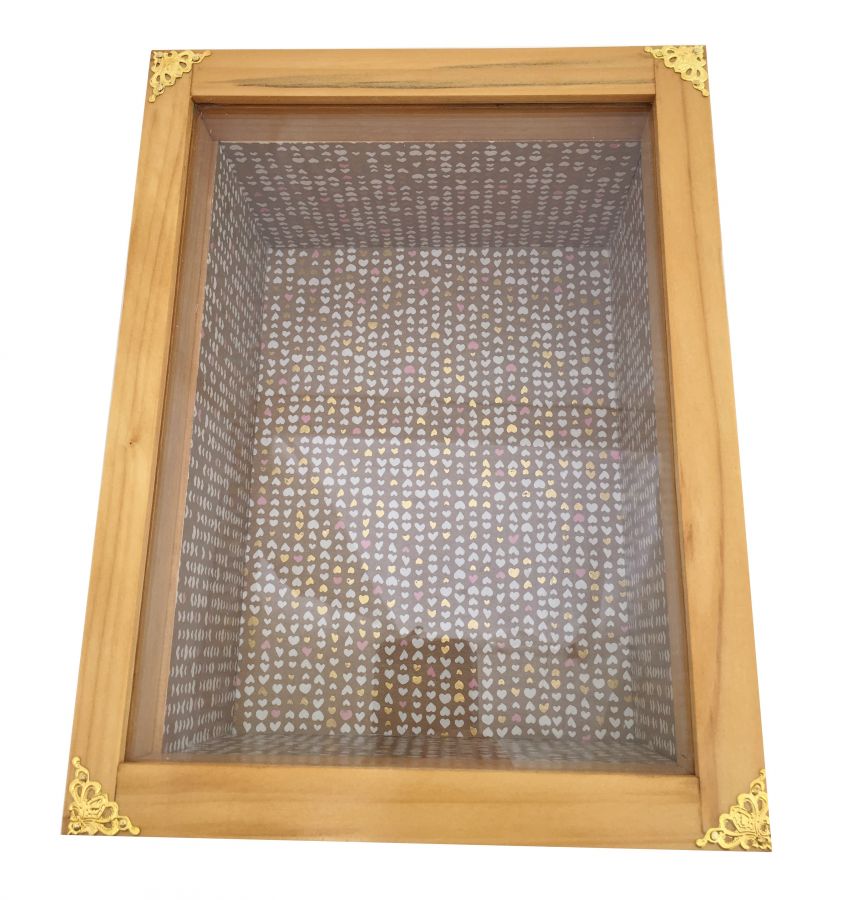 Houten kistje met glazen deksel. Model : honing hart.