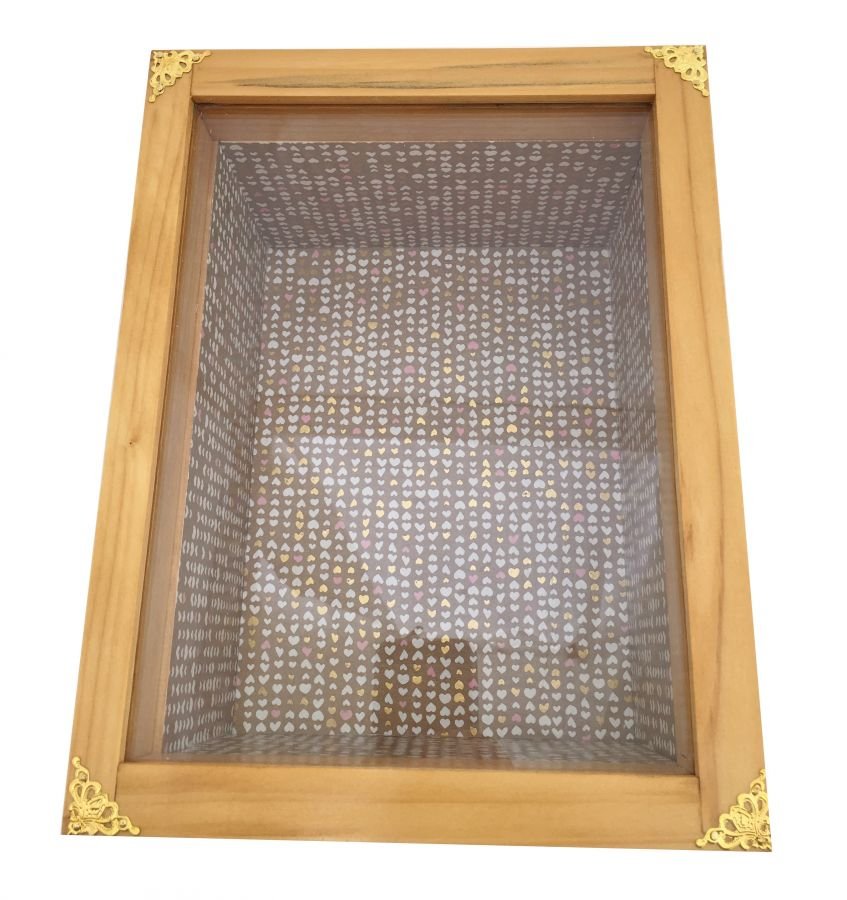 Houten kistje met glazen deksel. Model : honing hart.