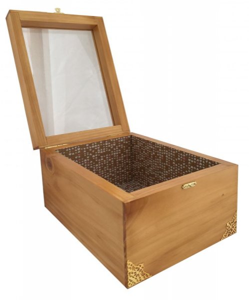 Houten kistje met glazen deksel. Model : honing hart.