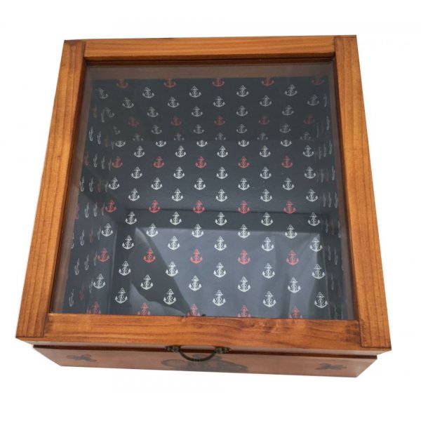 Schuine houten kist met glazen deksel. Model: zeeanker.