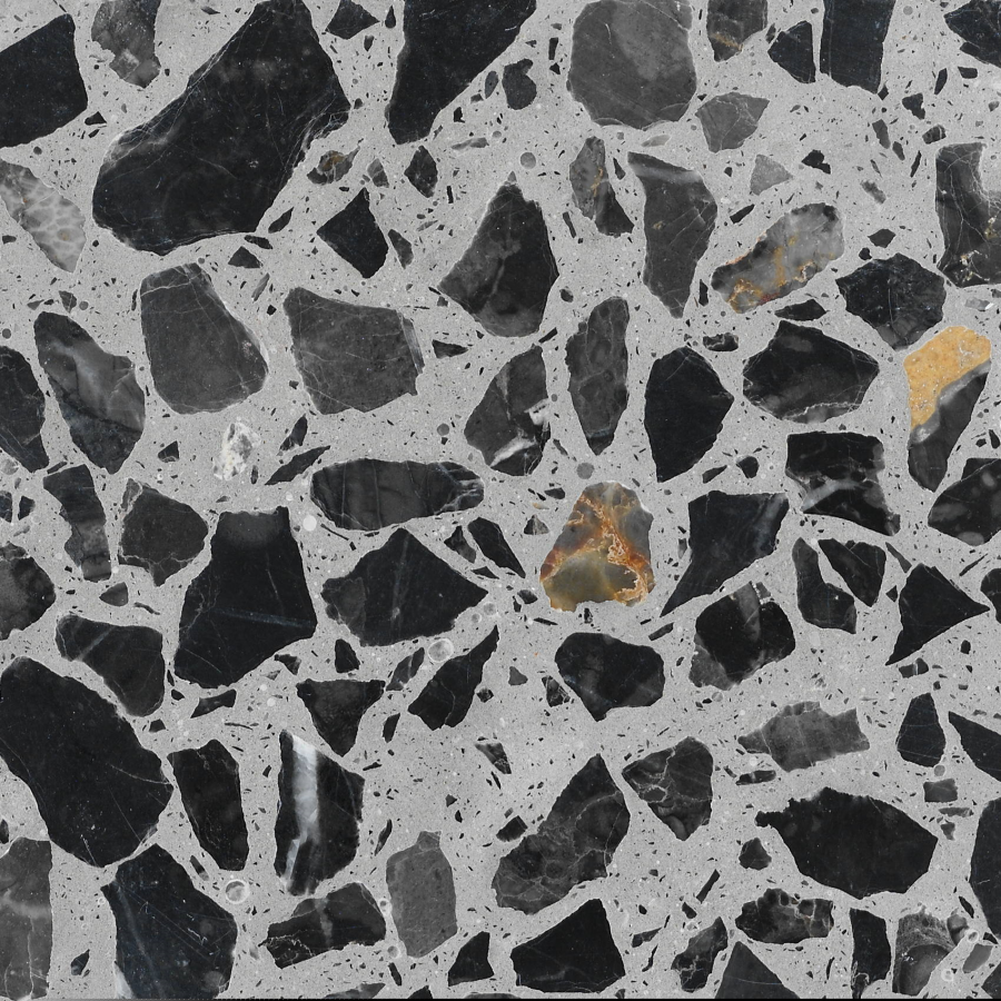 vlinder in sapiens, kersen en beuken met een vleugje ebbenhout op een sokkel in Italiaans marmer Terrazzo om in houtsculptuur te plaatsen