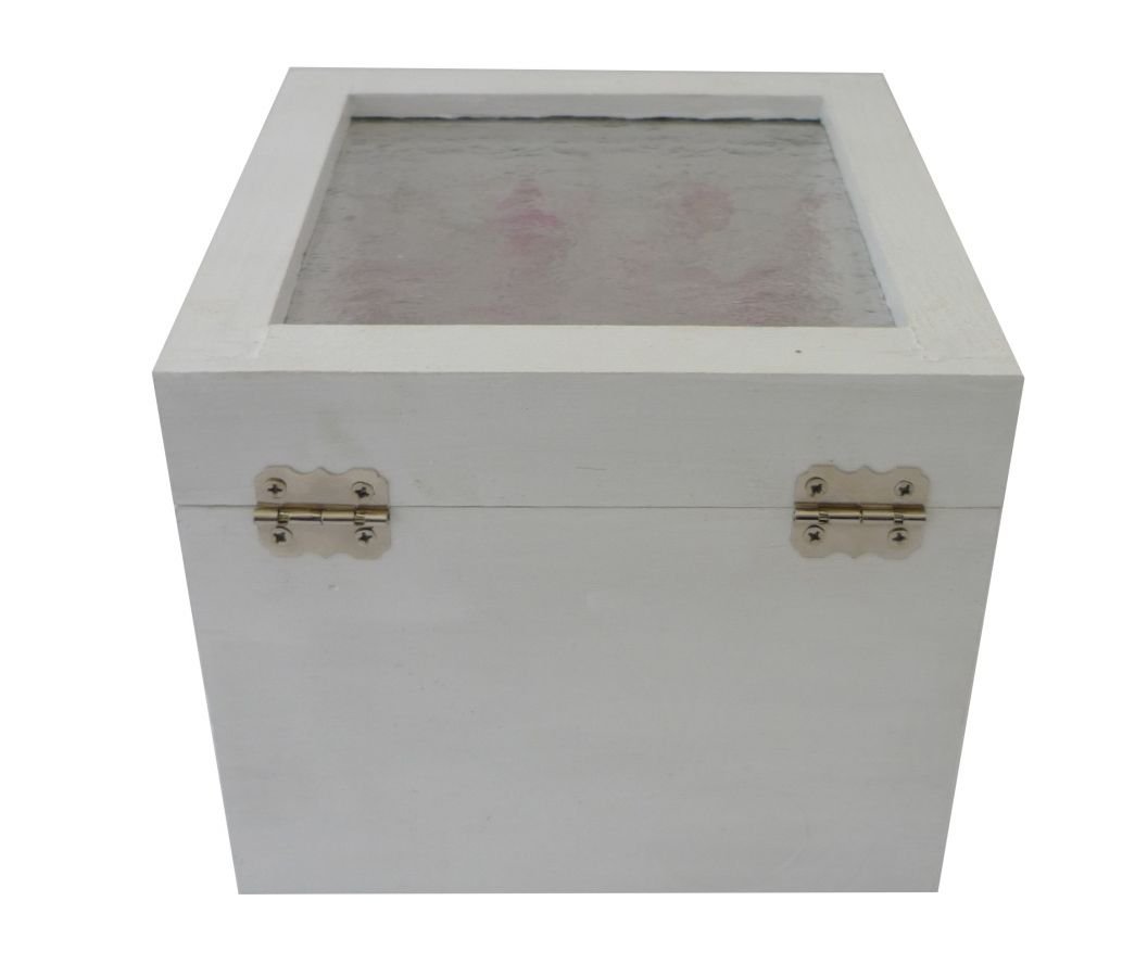 Kleine massief houten doos met witte cupcake decoratie
