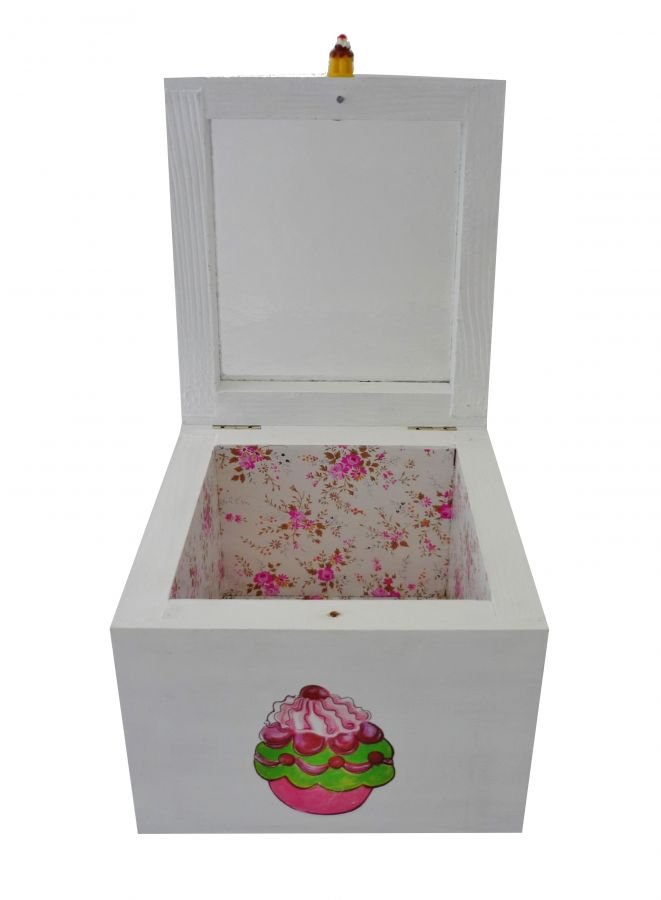 Kleine massief houten doos met witte cupcake decoratie