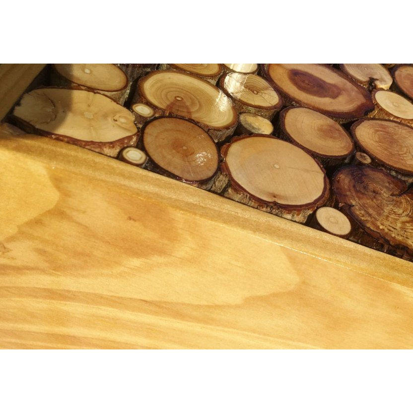 Rechthoekige wandkapstok van honingkleurig hout met 1 jashaak en sleutelhanger 30x20 cm