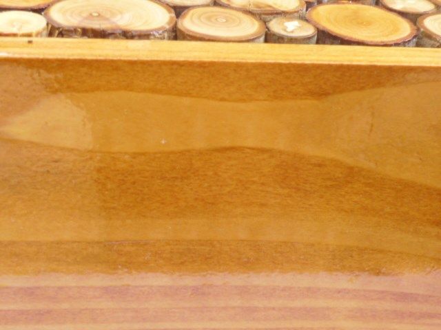 Rechthoekige wandkapstok van honingkleurig hout met 1 jashaak en sleutelhanger 30x20 cm