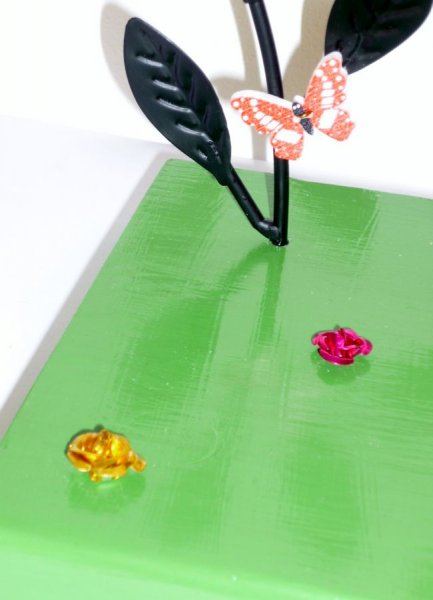 Moderne massief houten boekensteun "Konijnen" in Landes pine 