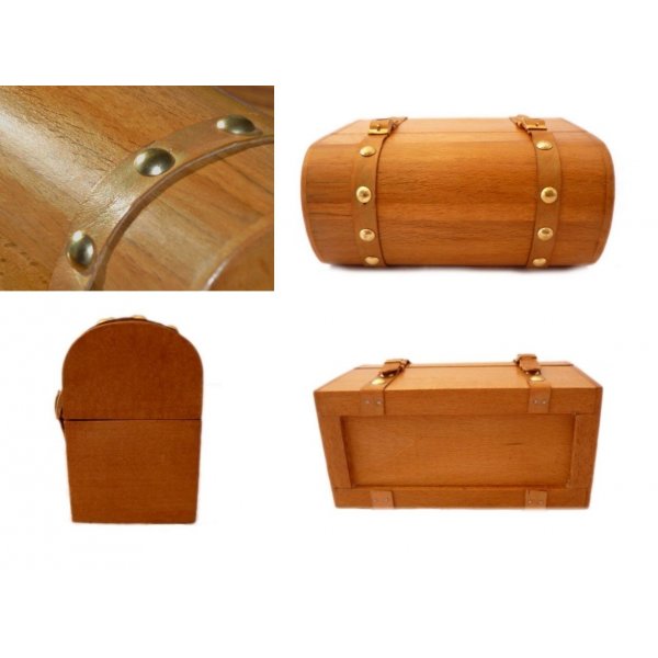 Zeer mooie gebogen kast in massief beukenhout 