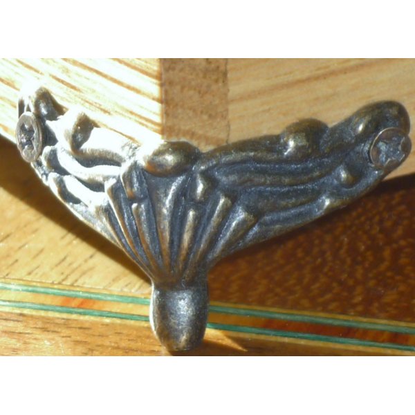 Zeer mooie gewelfde kast van kastanjehout uit de Pyrenee&euml;n 