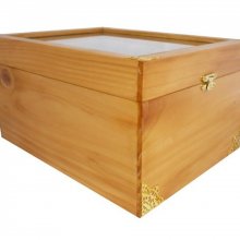 Houten kistje met glazen deksel. Model : honing hart.