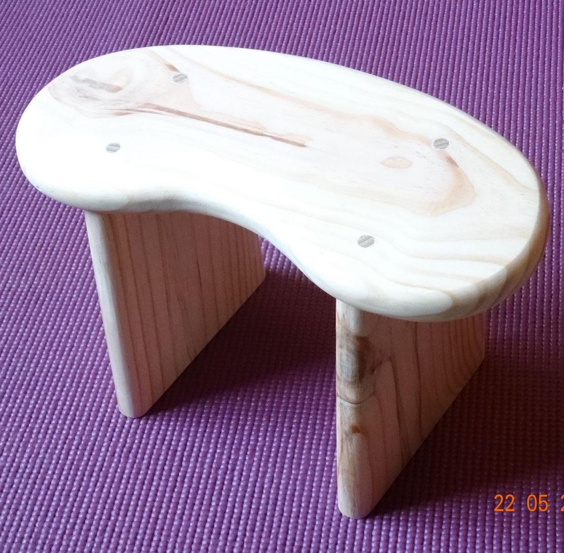 Vast meditatiebankje in massief hout