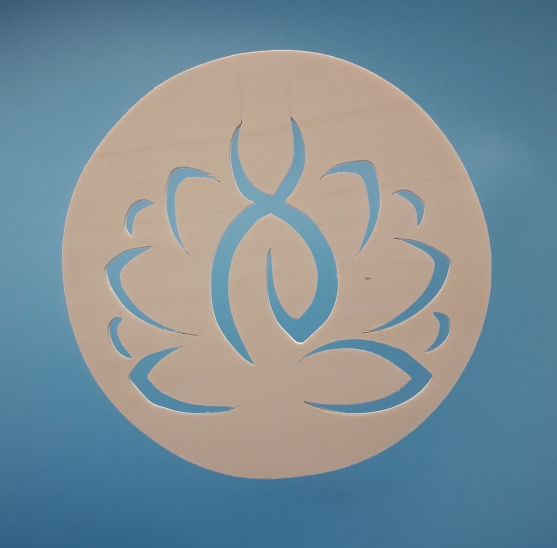 Vrouw en uitgesneden lotus (groot formaat)