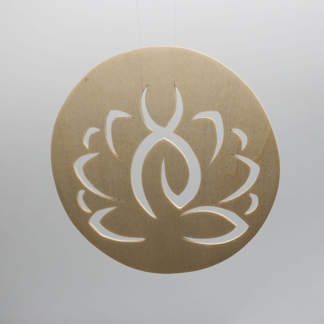 Zittende vrouw in lotus (klein formaat)