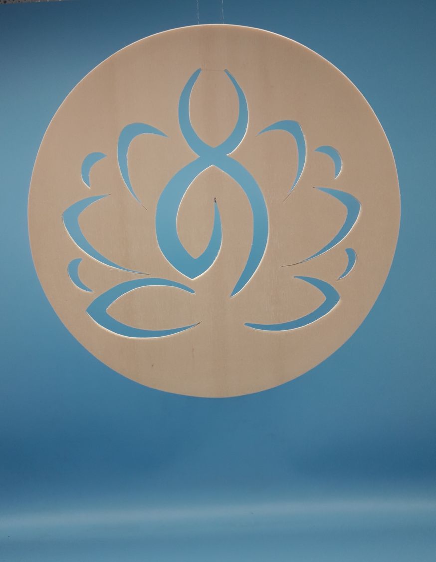 Zittende vrouw in lotus (klein formaat)