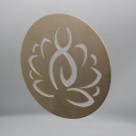 Yogini zittend op haar lotus