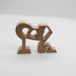 Tedere kusjes voor dit houten koppel