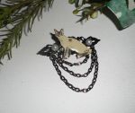 Siamese kat broche met parel email en zwarte ketting
