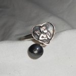 Originele 925 zilveren ring met engel in hart en hematietsteen