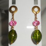 Groen en roze glas en kristal oorbellen