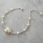 Gekweekte parel armband en St Lucia oog medaille aan 925 zilveren ketting