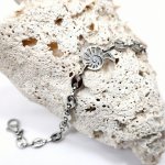 Zeeschelpenarmband aan stalen koffiebonenketting 