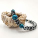 Herenarmband met antracietgrijze hematietstenen en crysocolle 