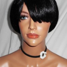Witte klaproos choker ketting aan zwart gevlochten koord