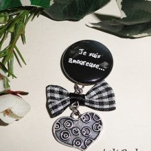 Ik hou van je' boodschap broche met kristallen strik en druppel