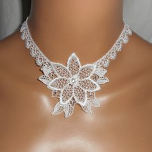 Witte kanten bloemenceremonie ketting met Swarovski kristal