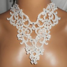 Ceremoniële halsketting met arabesk patroon en bloemen met Swarovski kristal