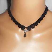 Zwarte kanten ketting met bohemian kristallen druppel