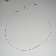 925 zilveren choker ketting met kleine vleugel en witte kristallen kralen