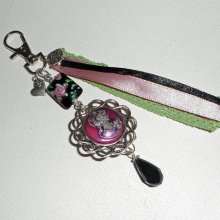 Tas/sleutelhanger sieraden met glazen kralen en camee met linten