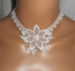 Witte kanten bloemenceremonie ketting met Swarovski kristal
