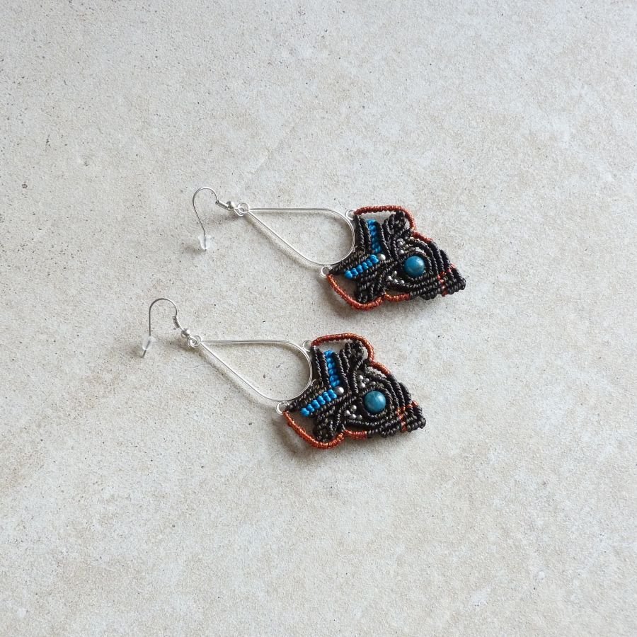 Oorbellen in micro-macramé bruin, turkoois blauw, koper