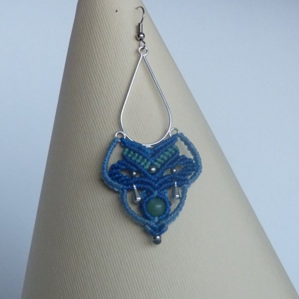 Oorbellen in micro-macram&eacute; blauw/hemelsblauw/turquoise groen