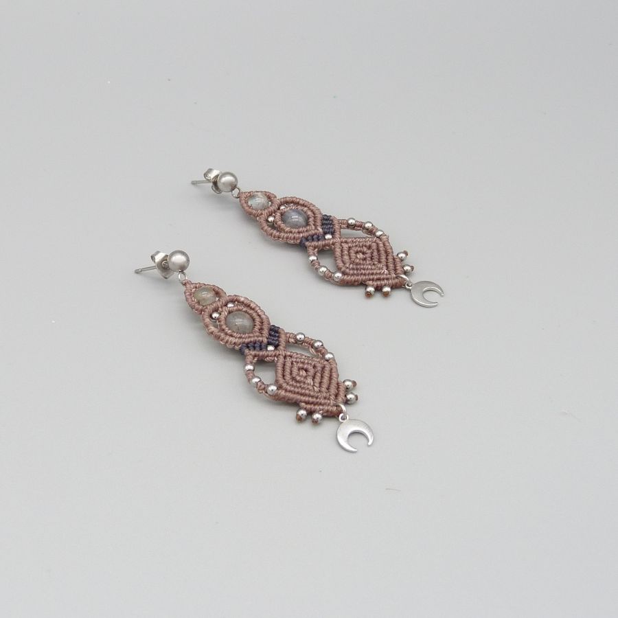 Boucles d'oreilles  en micro-macramé couleur taupe