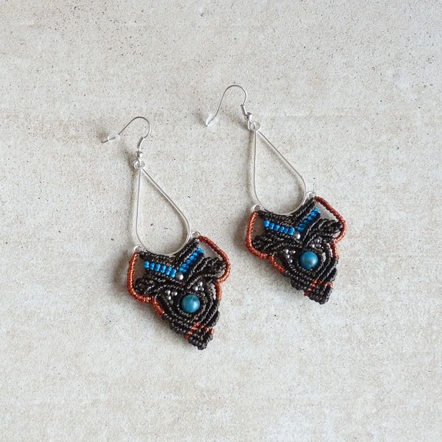 Oorbellen in micro-macramé bruin, turkoois blauw, koper