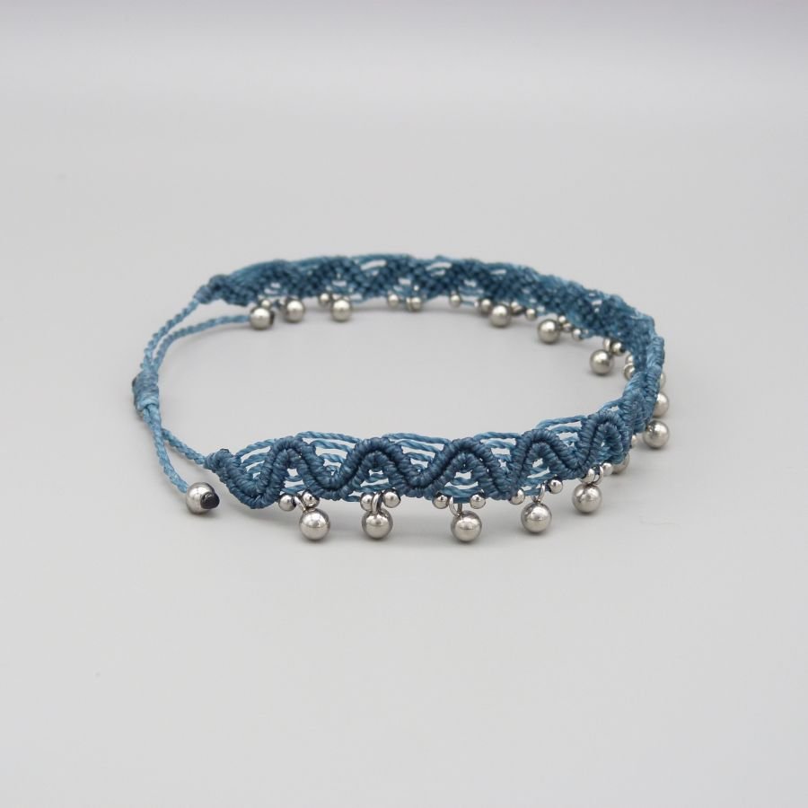 Enkelbandje in eendenblauw micro-macramé