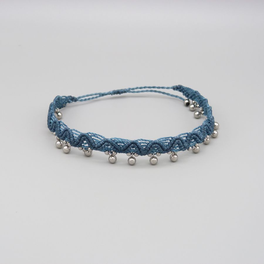 Enkelbandje in eendenblauw micro-macramé