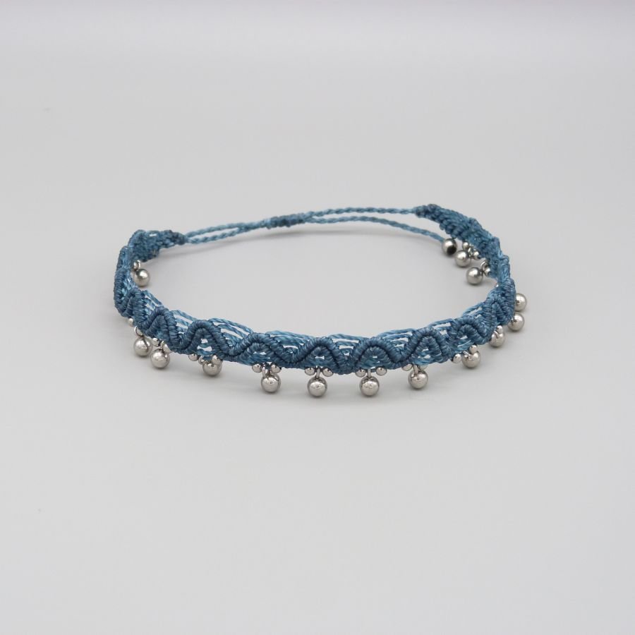 Enkelbandje in eendenblauw micro-macramé